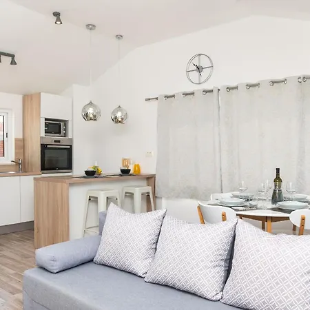 Ideal Holiday Apartment *