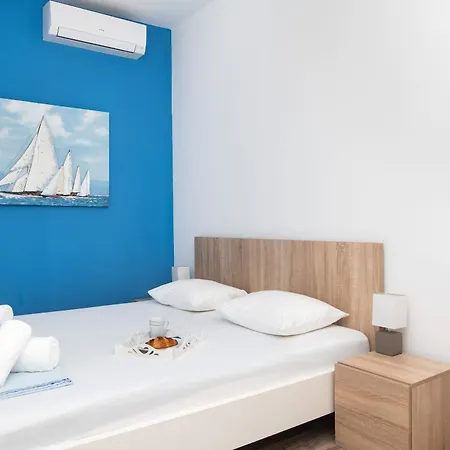 Ideal Holiday Apartment *