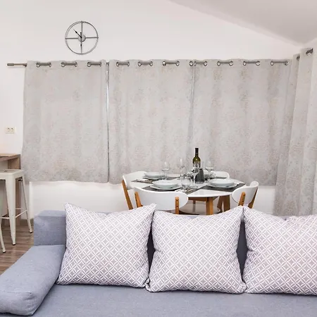 Ideal Holiday Apartment Tribunj (Sibenik-Knin)