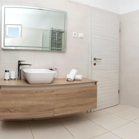 Ideal Holiday Apartment Tribunj (Sibenik-Knin)